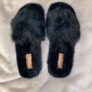 Black fur sandals